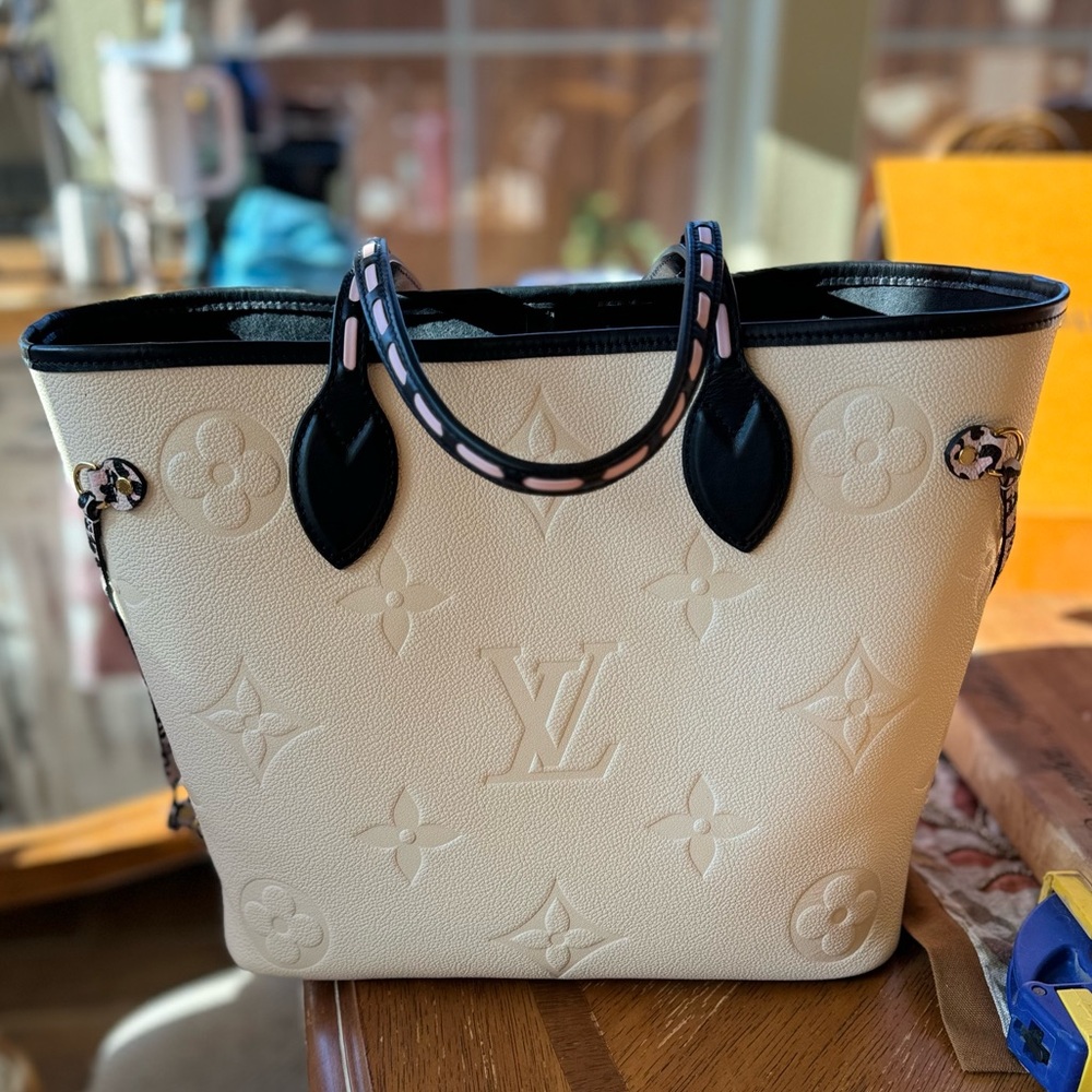 Authentic LIKE NEW Louis Vuitton Wild At Heart Neverful.